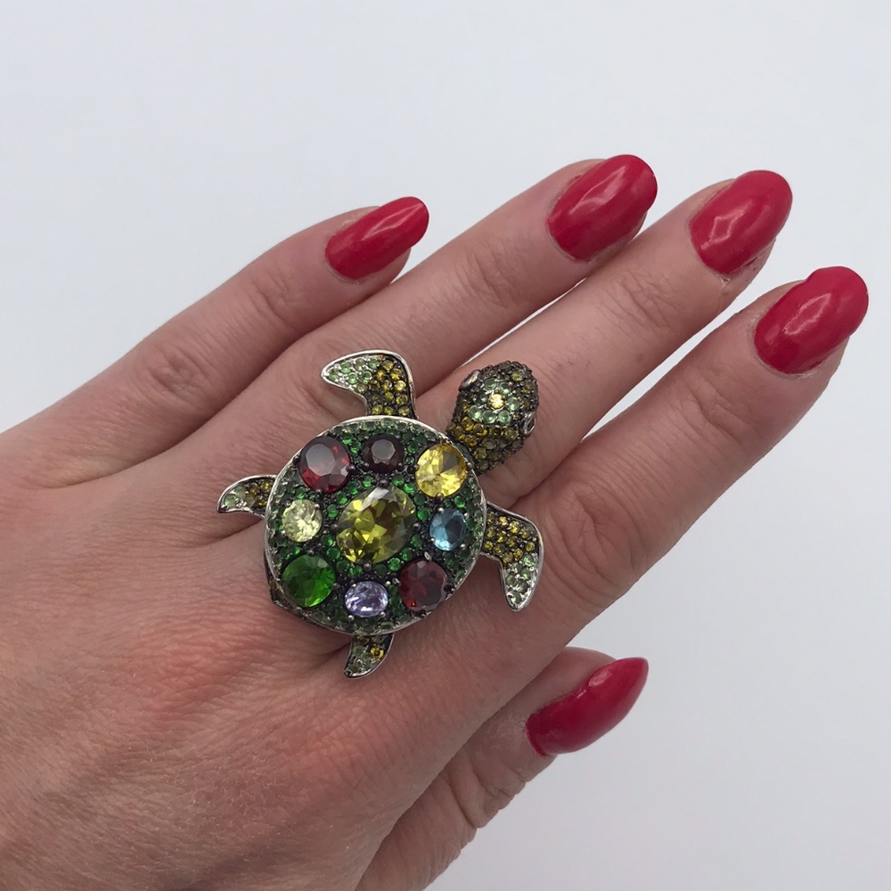 Turtle ring with colored crystals